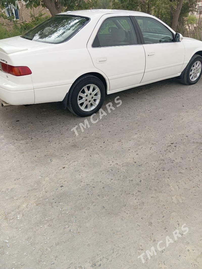 Toyota Camry 2001 - 140 000 TMT - Дянев - img 3