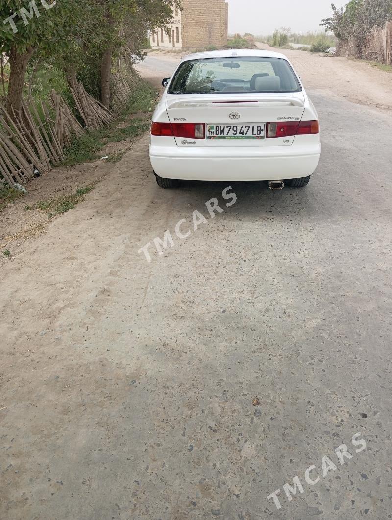 Toyota Camry 2001 - 140 000 TMT - Дянев - img 2