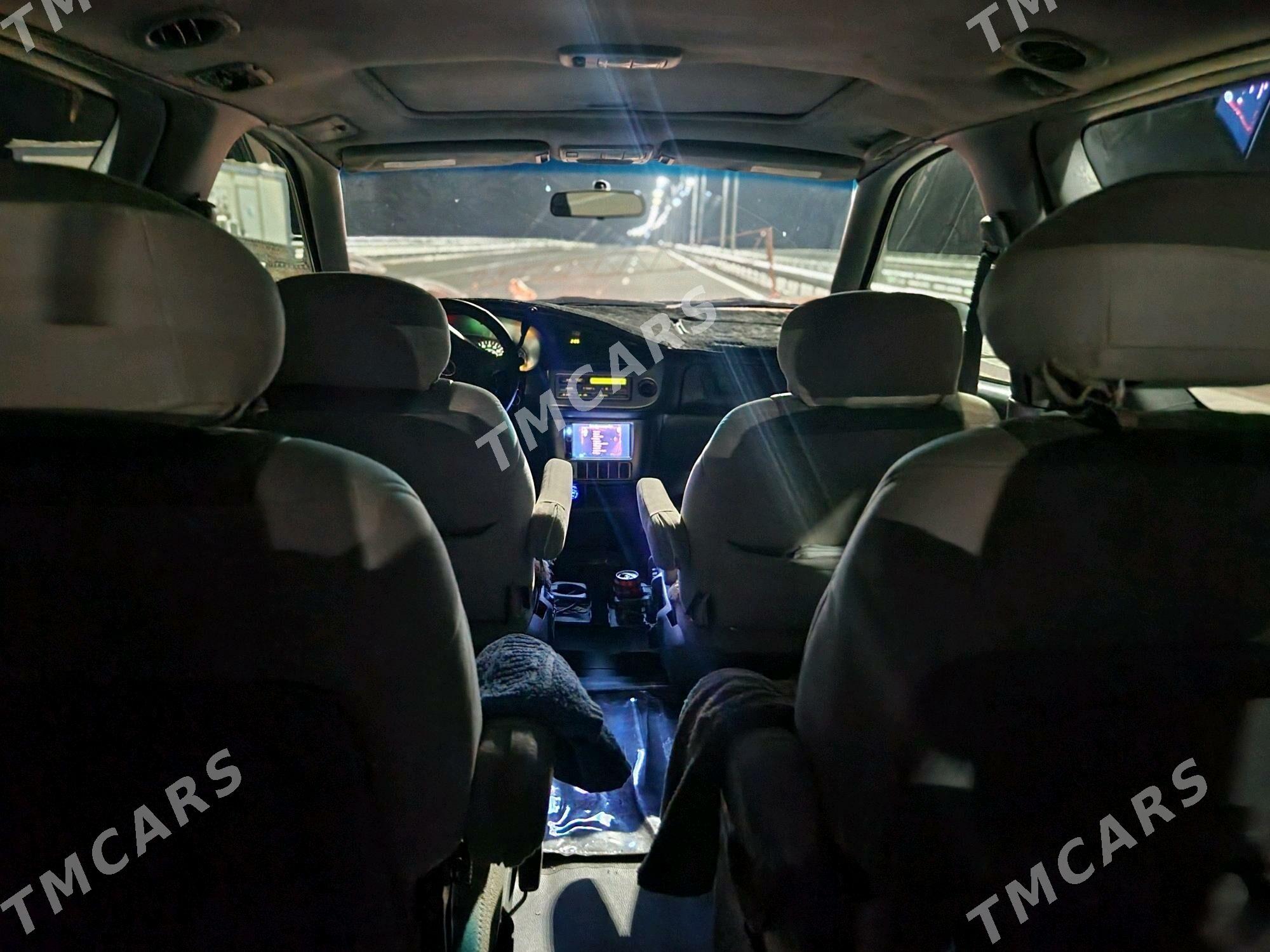 Toyota Sienna 2002 - 155 000 TMT - Бабадайхан - img 3