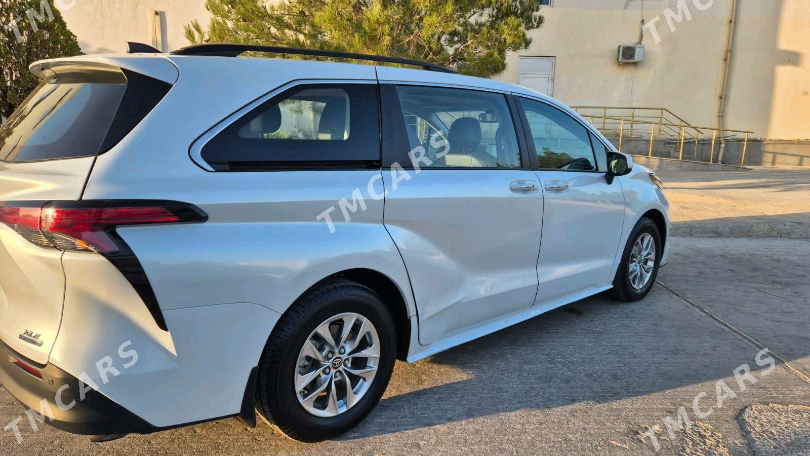 Toyota Sienna 2022 - 552 000 TMT - Балканабат - img 3