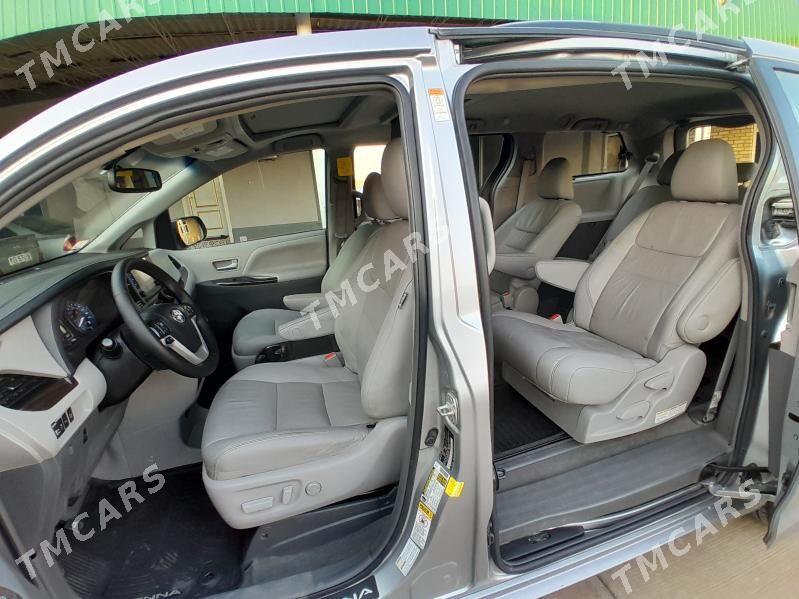 Toyota Sienna 2018 - 405 000 TMT - Халач - img 9