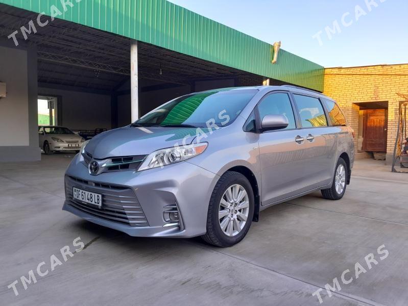 Toyota Sienna 2018 - 405 000 TMT - Халач - img 3