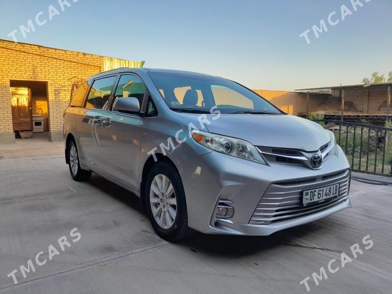 Toyota Sienna 2018 - 405 000 TMT - Халач - img 5