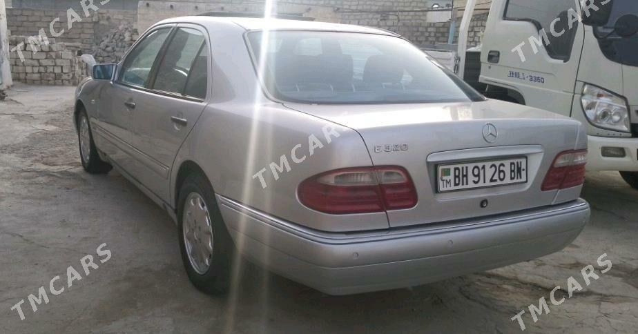 Mercedes-Benz E320 1999 - 86 000 TMT - Гумдаг - img 4