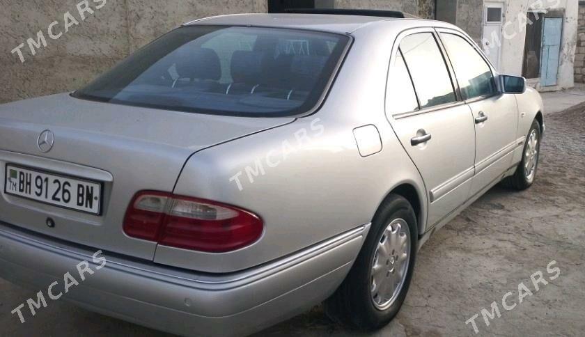 Mercedes-Benz E320 1999 - 86 000 TMT - Гумдаг - img 6