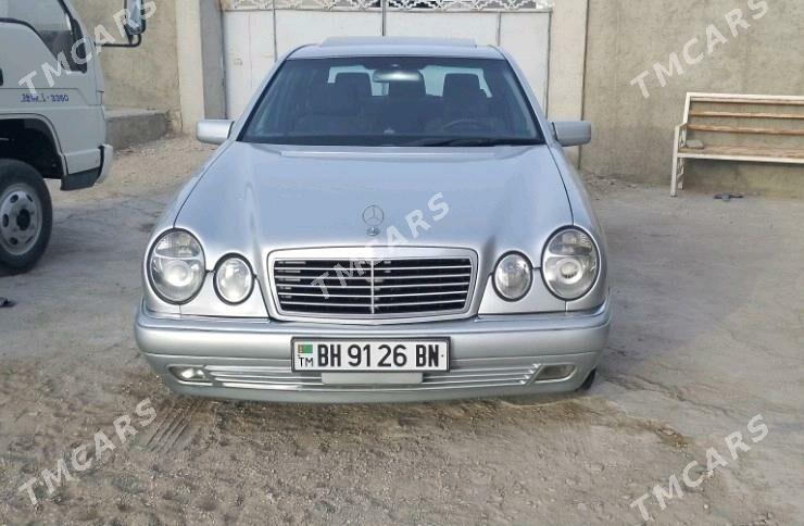 Mercedes-Benz E320 1999 - 86 000 TMT - Гумдаг - img 2