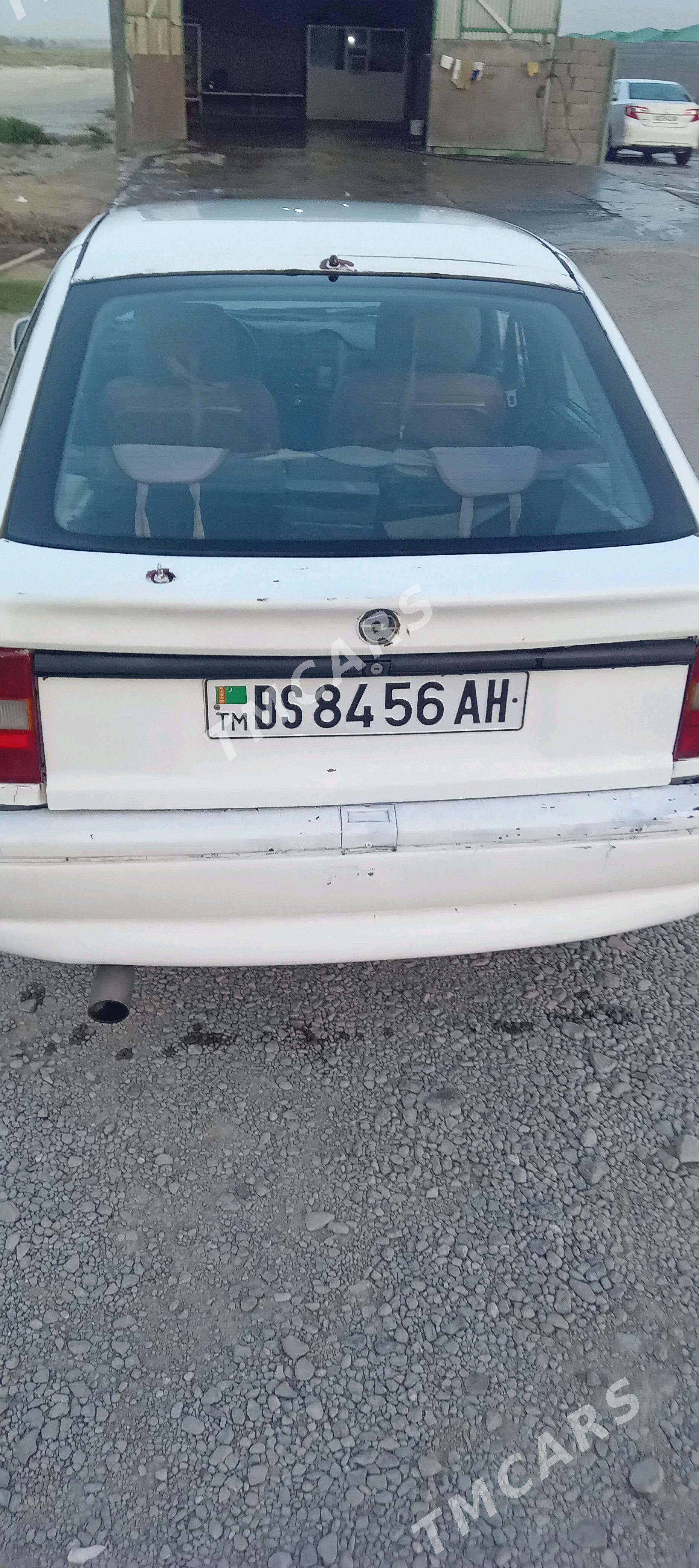 Opel Vectra 1993 - 23 000 TMT - Бахарден - img 2