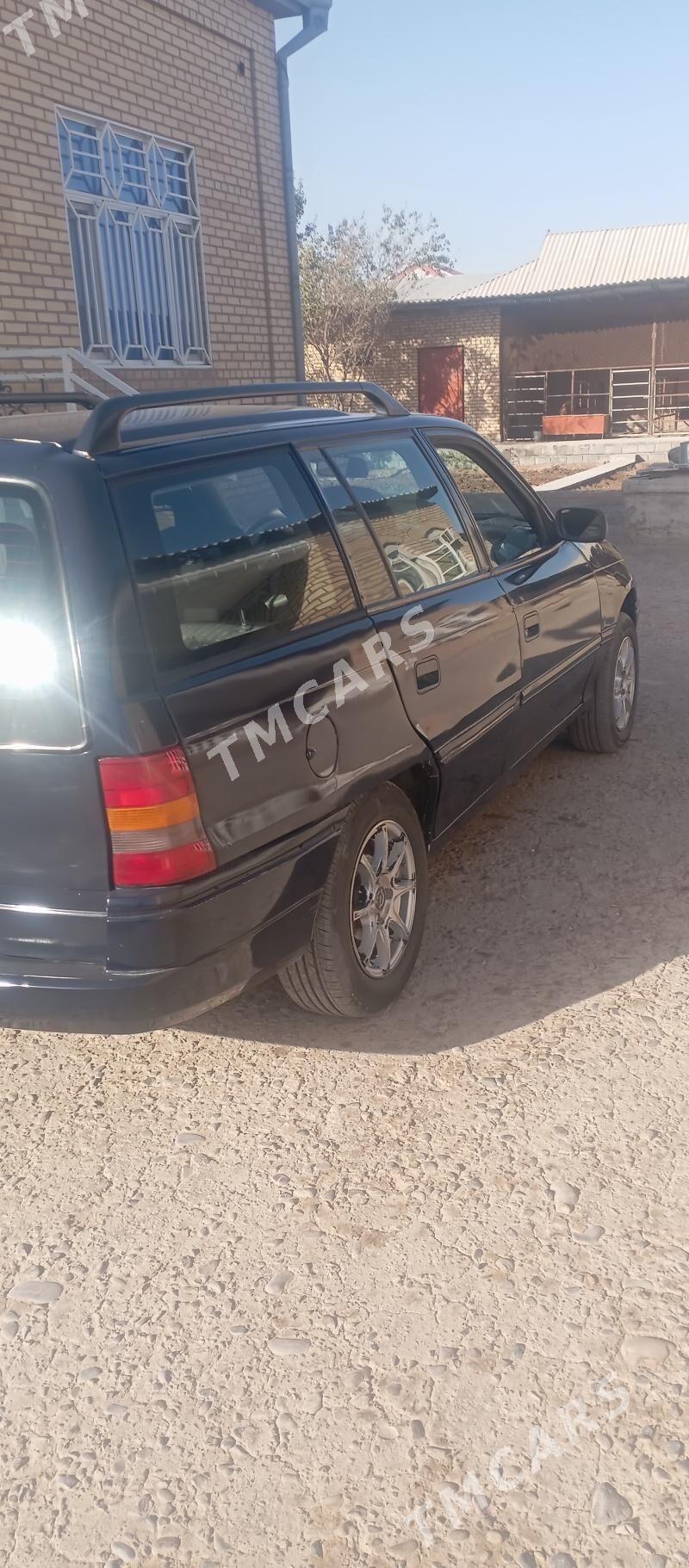 Opel Astra 1992 - 30 000 TMT - Mary - img 3