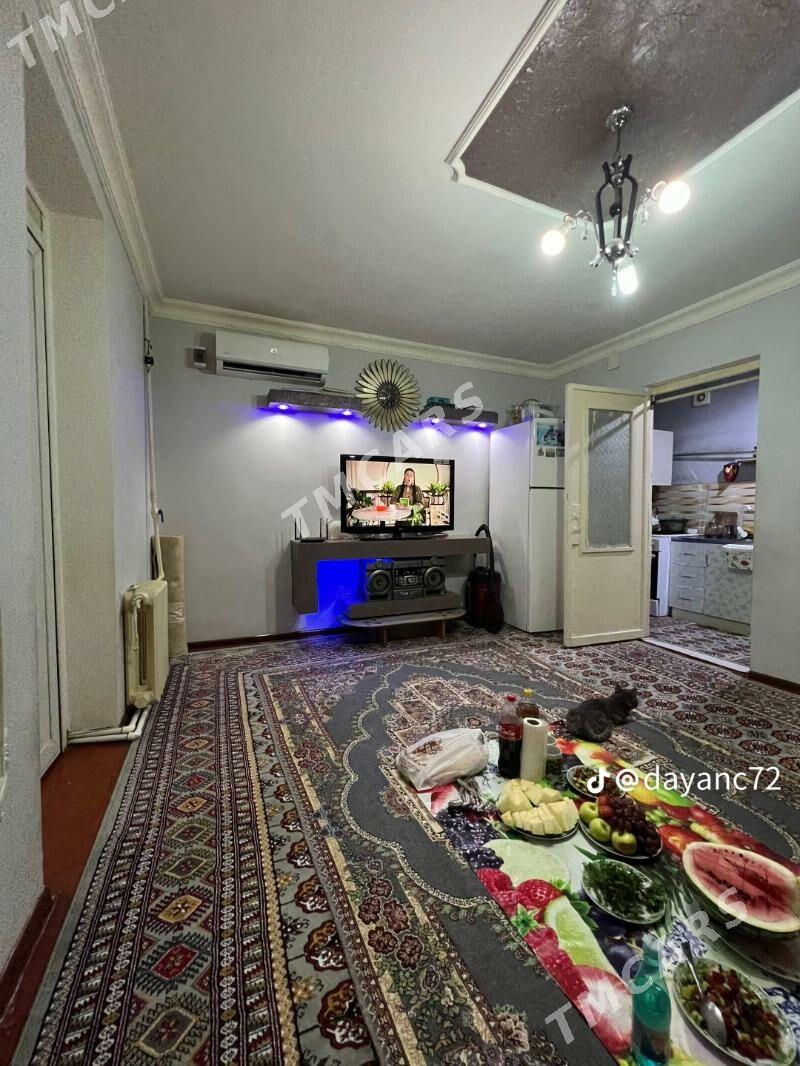 продается квартира - 4 мкр - img 1
