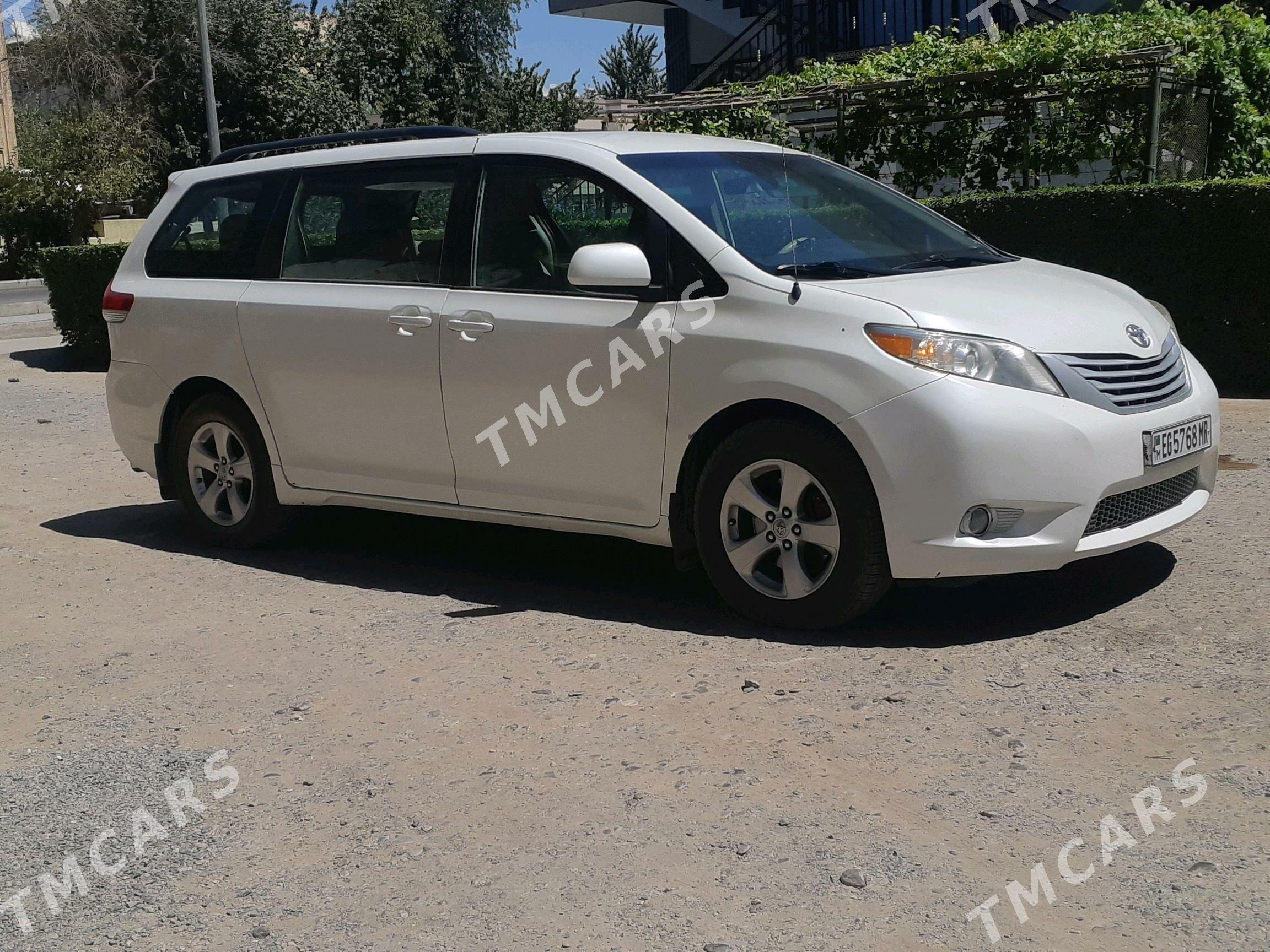 Toyota Sienna 2010 - 265 000 TMT - Мары - img 5