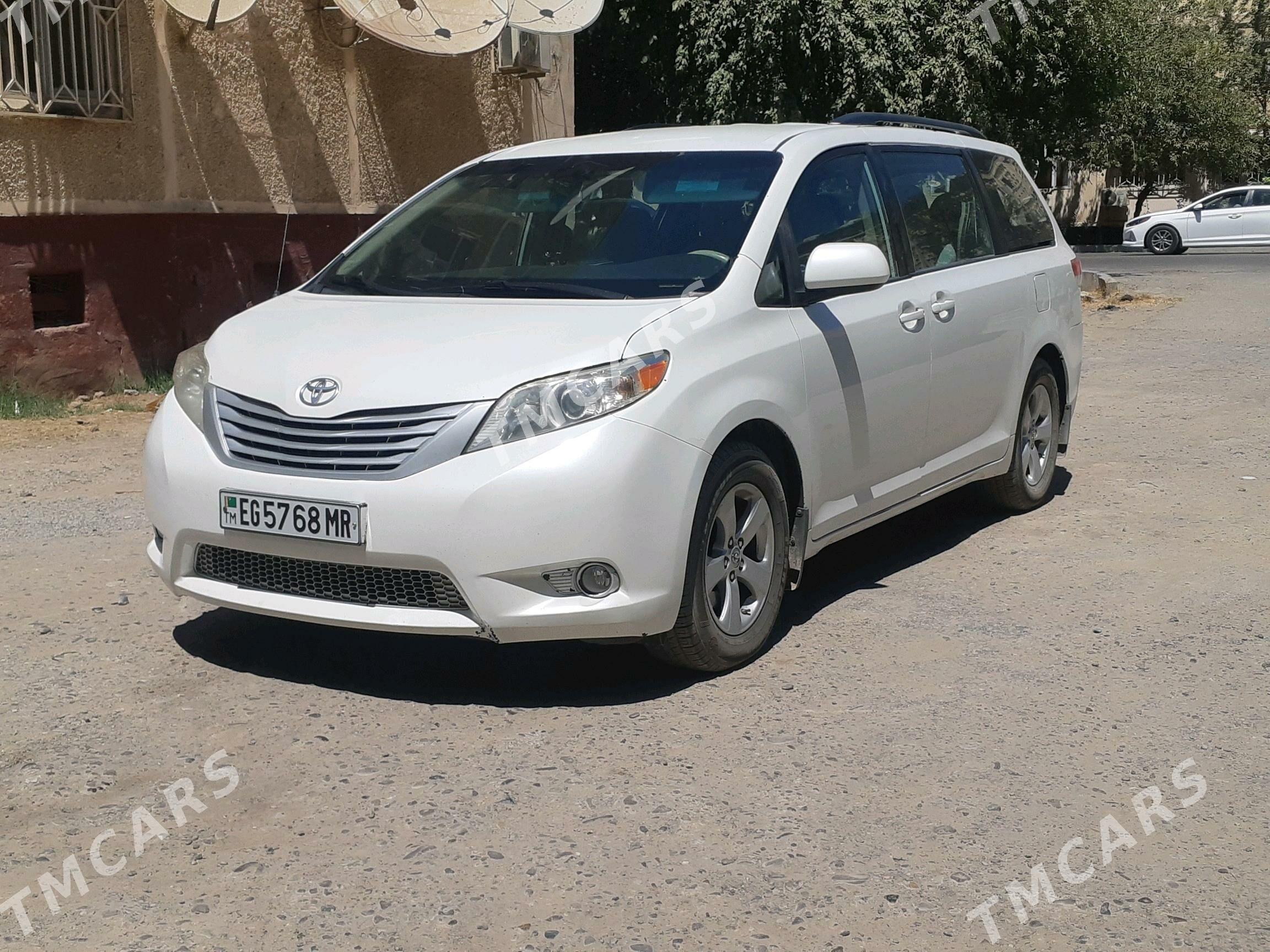 Toyota Sienna 2010 - 265 000 TMT - Мары - img 4