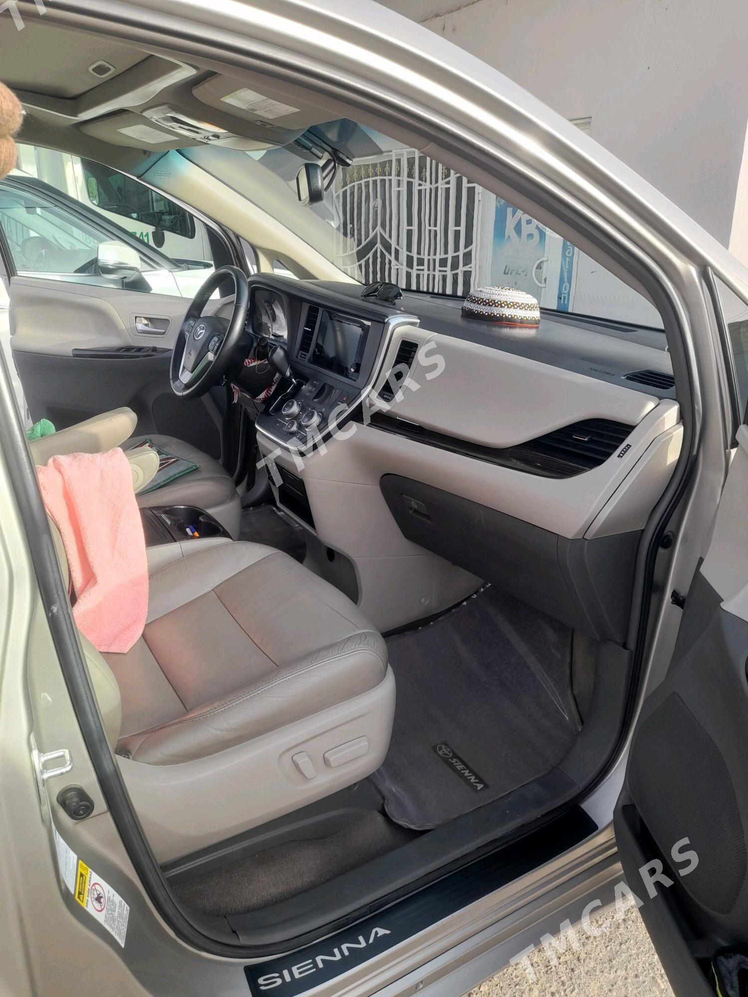 Toyota Sienna 2017 - 365 000 TMT - Гёкдепе - img 8