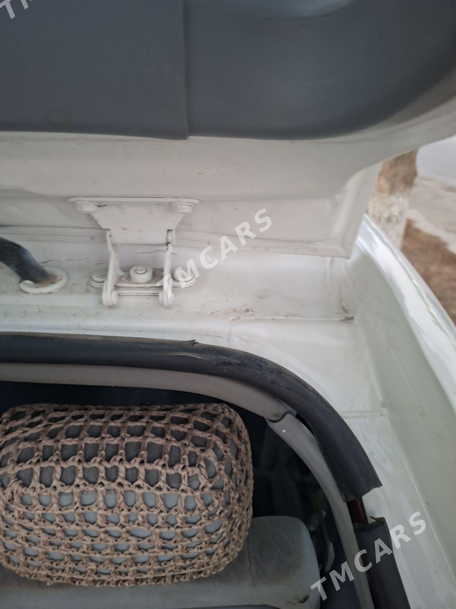Toyota Sienna 2000 - 140 000 TMT - Bäherden - img 5