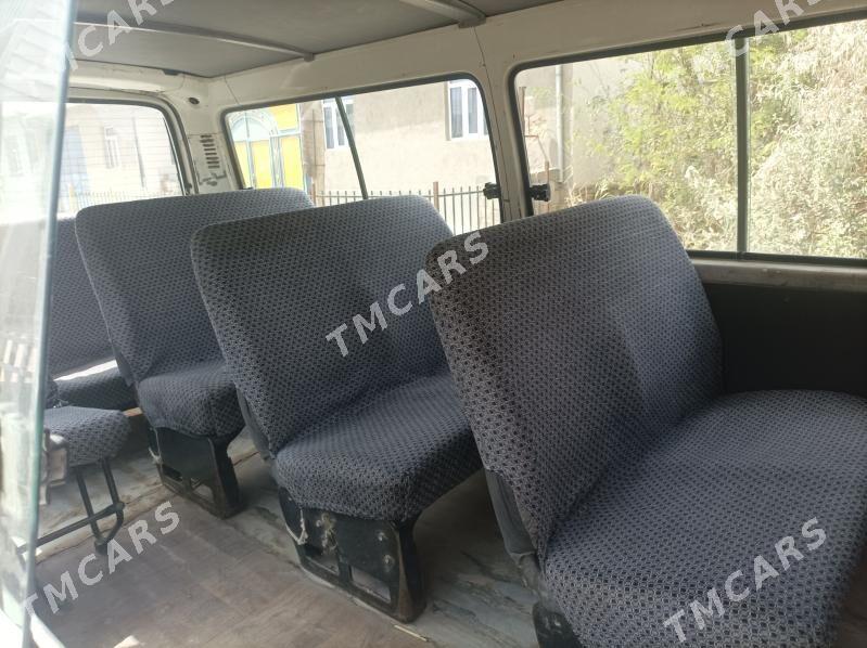 Toyota Hiace 2003 - 90 000 TMT - Койтендаг - img 4