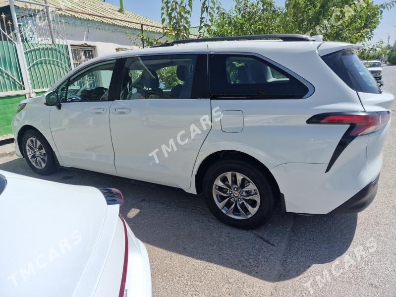 Toyota Sienna 2022 - 370 000 TMT - Ашхабад - img 2