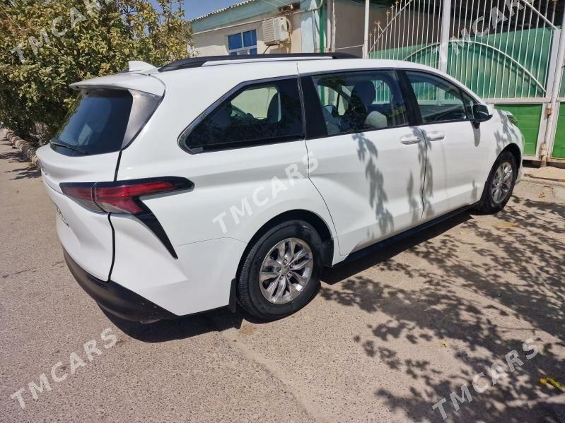 Toyota Sienna 2022 - 370 000 TMT - Ашхабад - img 4