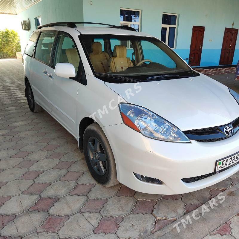 Toyota Sienna 2006 - 210 000 TMT - Халач - img 7
