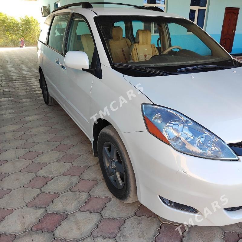Toyota Sienna 2006 - 210 000 TMT - Халач - img 4