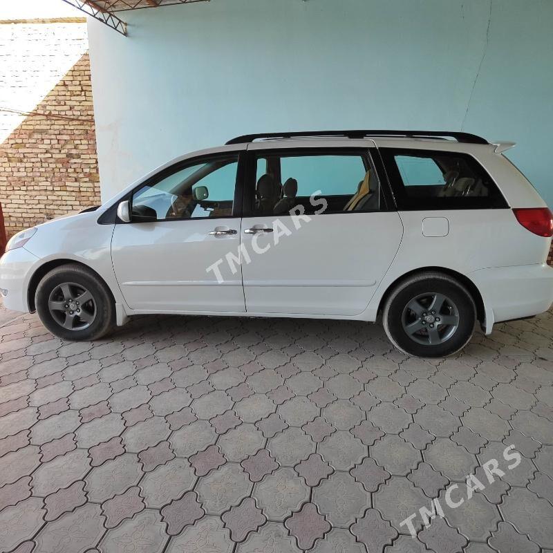 Toyota Sienna 2006 - 210 000 TMT - Халач - img 5
