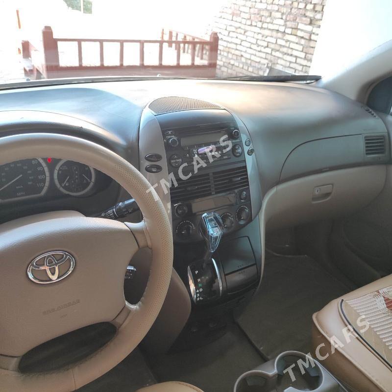 Toyota Sienna 2006 - 210 000 TMT - Халач - img 2
