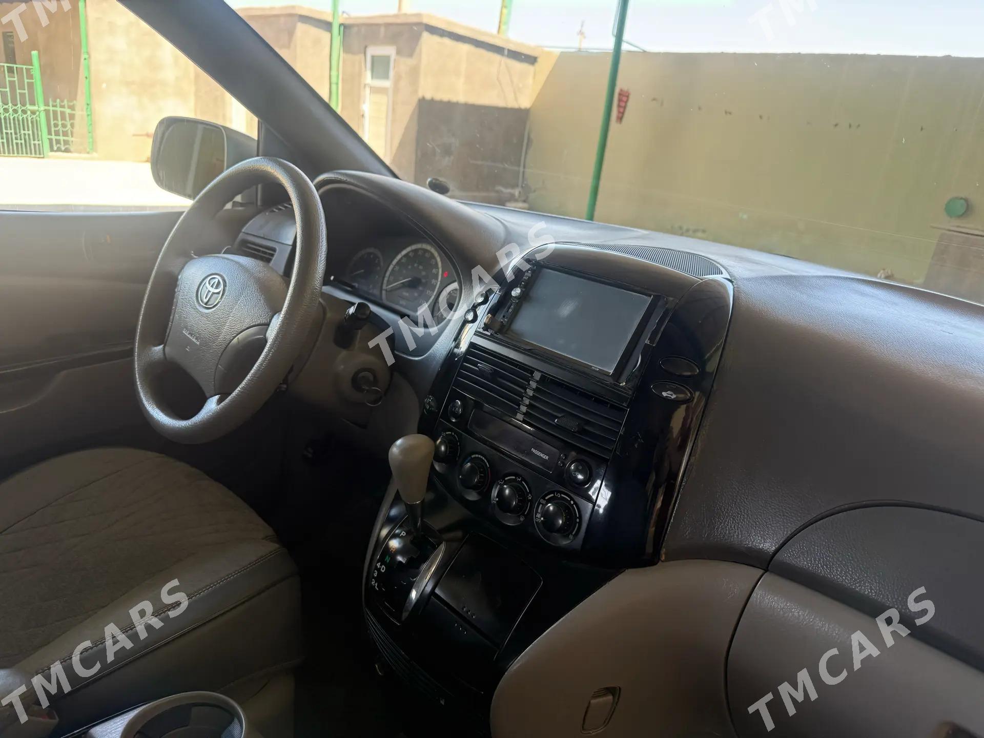 Toyota Sienna 2004 - 255 000 TMT - Гумдаг - img 3