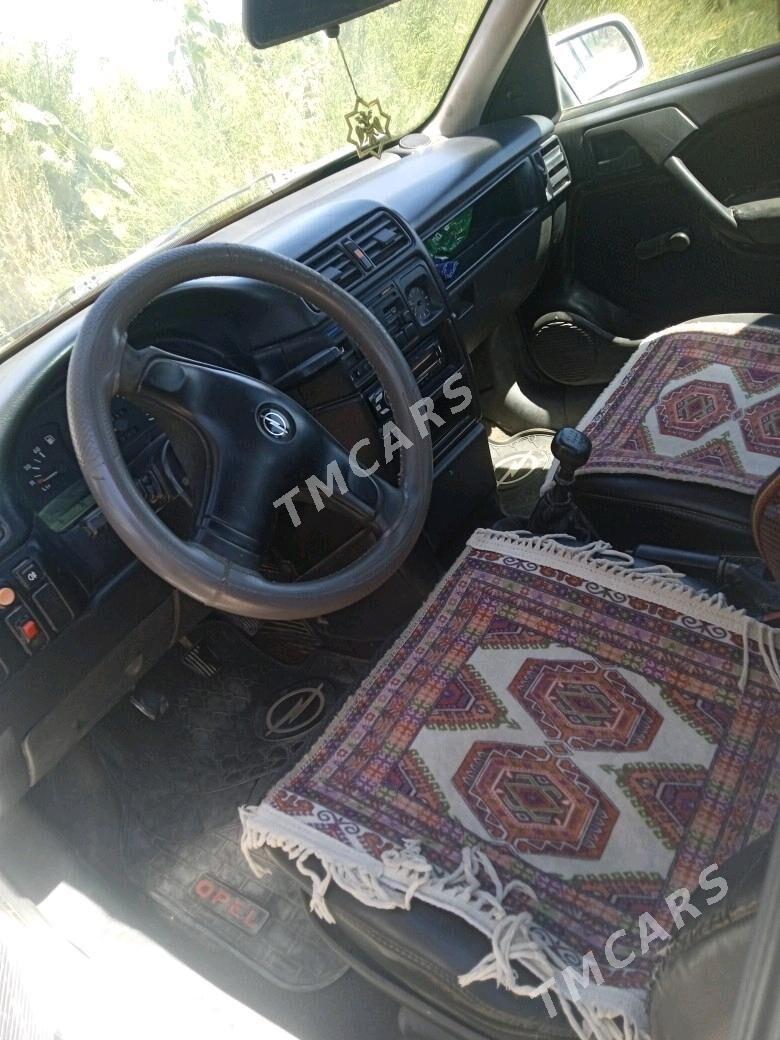 Opel Vectra 1993 - 38 000 TMT - Губадаг - img 2