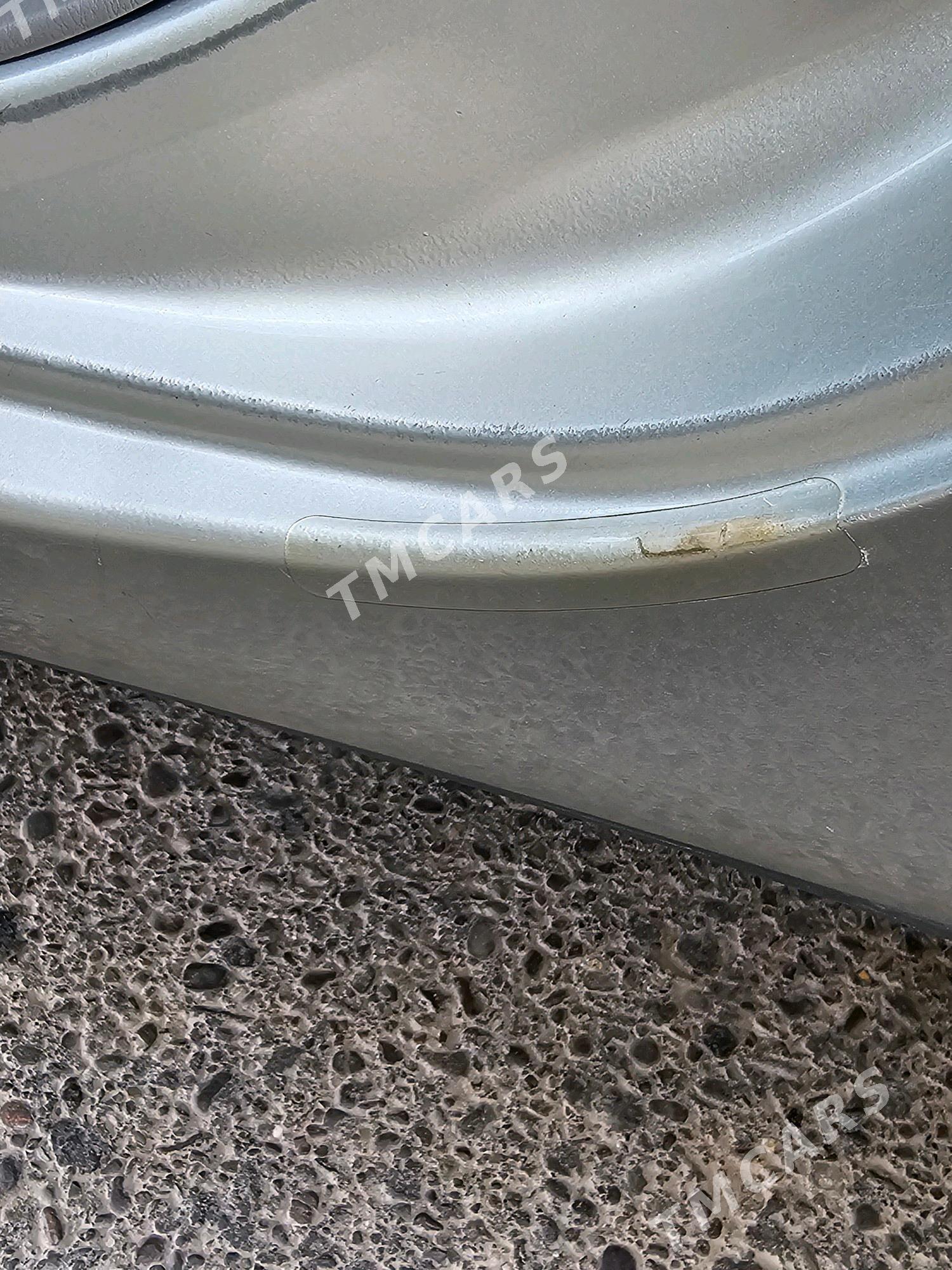 Toyota Camry 2004 - 250 000 TMT - Мары - img 3