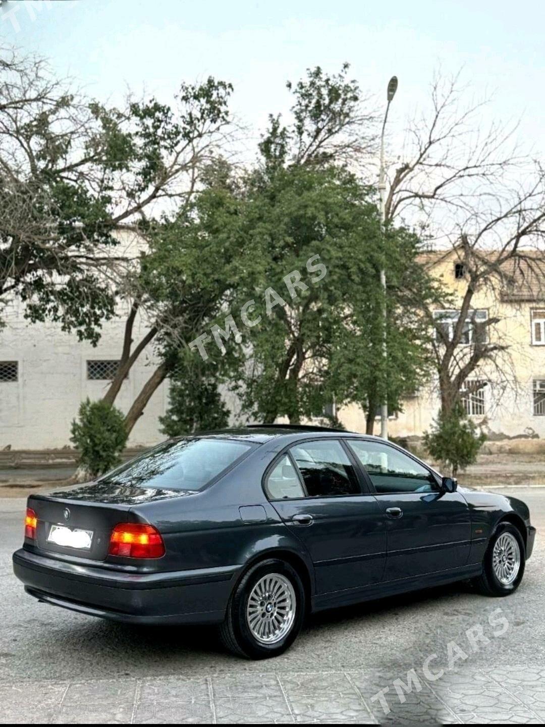 BMW E39 1999 - 115 000 TMT - Балканабат - img 4