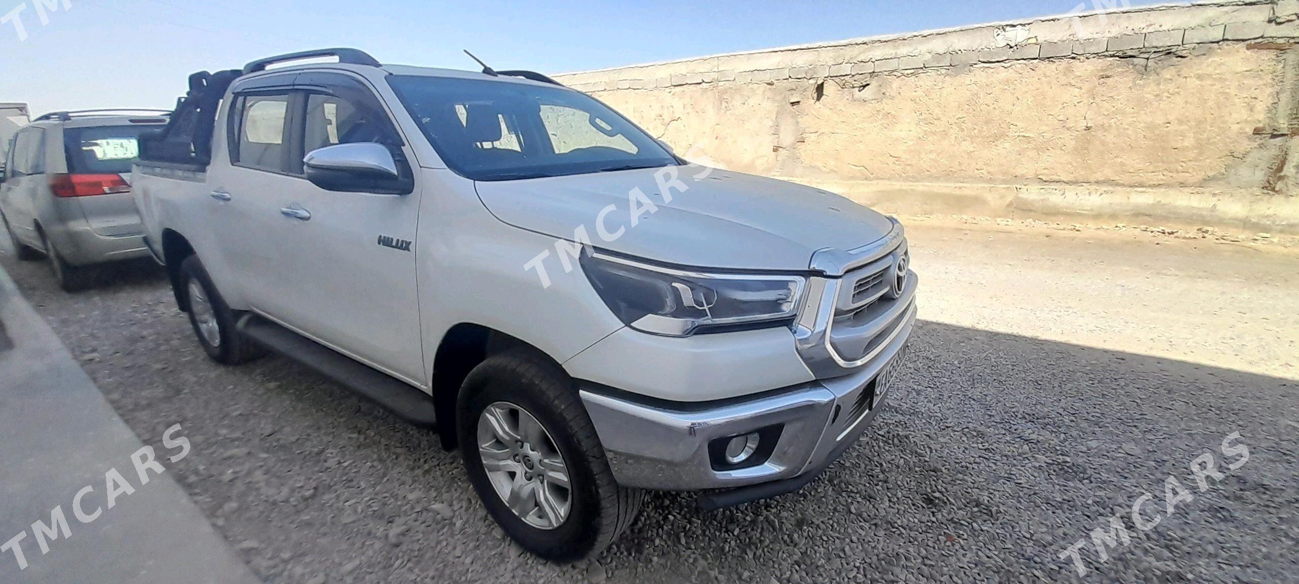 Toyota Hilux 2022 - 540 000 TMT - Мары - img 2