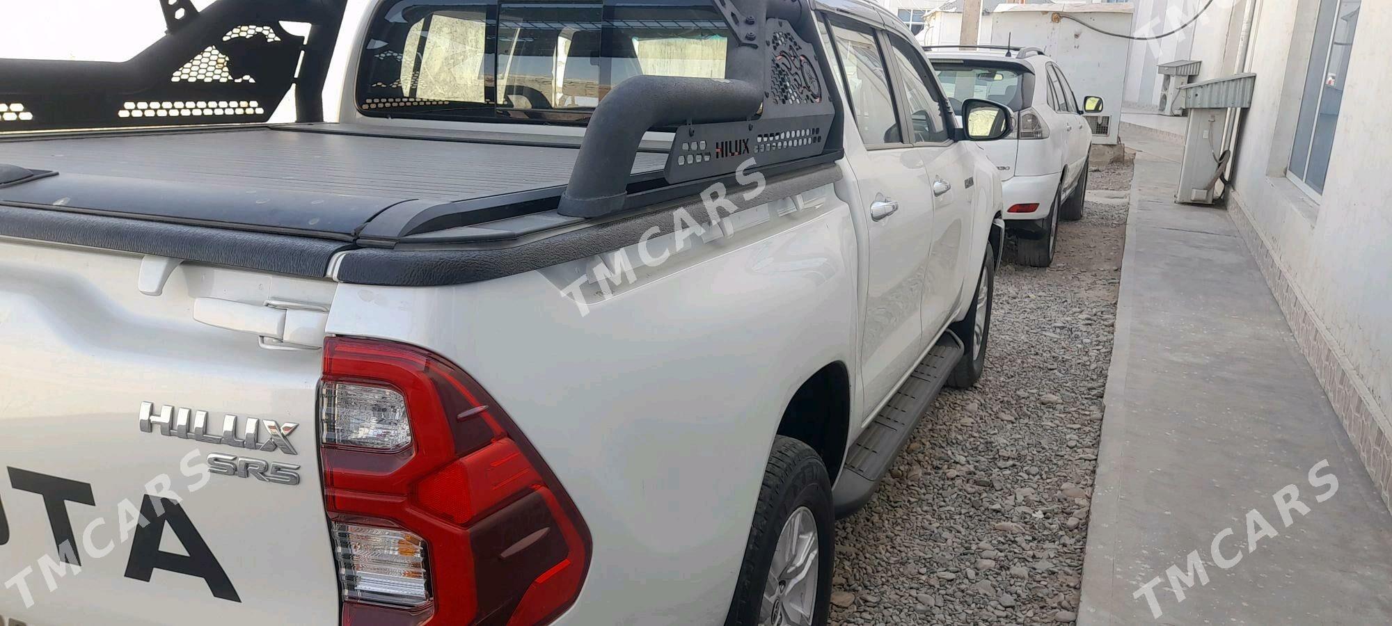 Toyota Hilux 2022 - 540 000 TMT - Мары - img 4