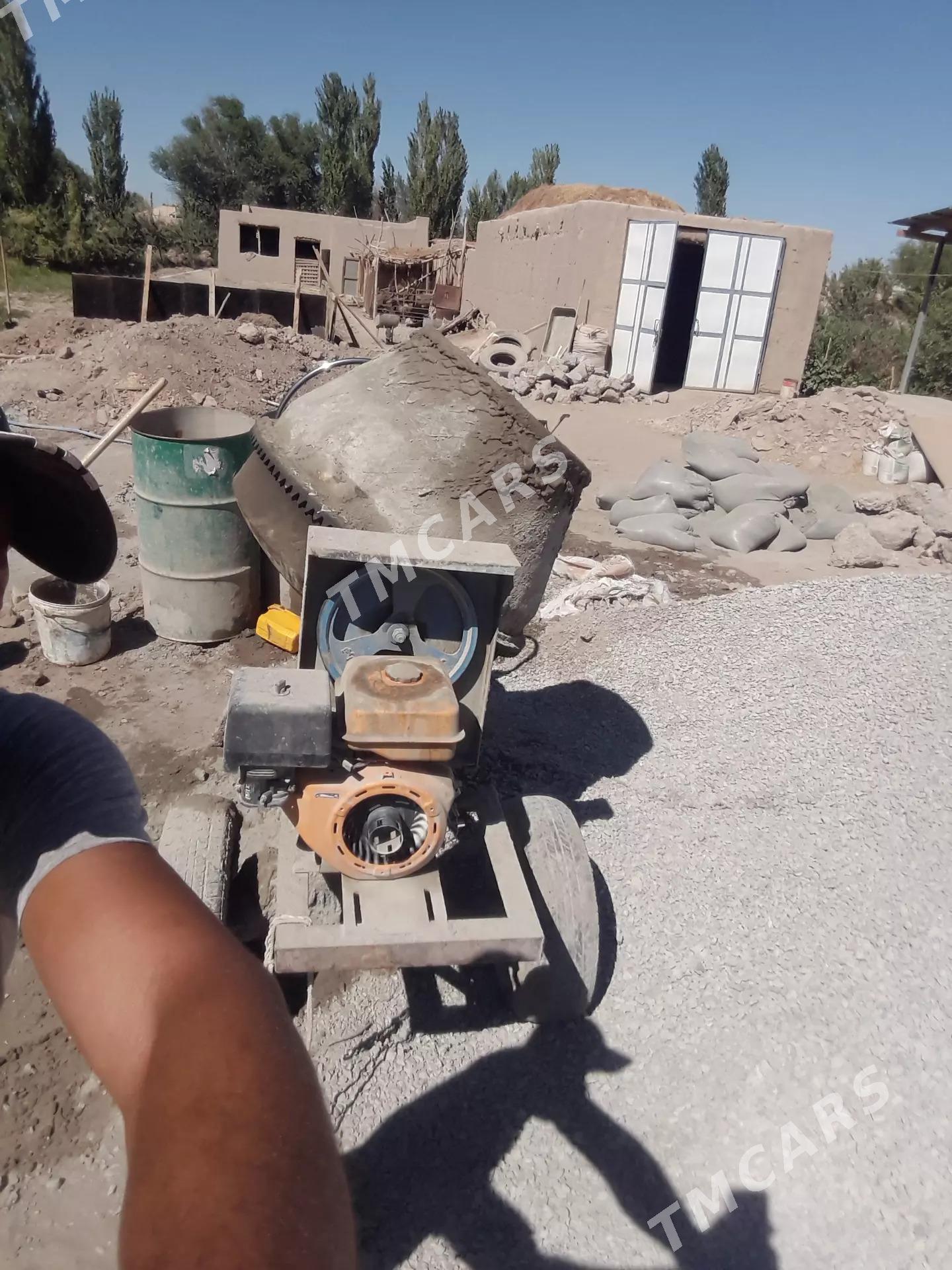 mişalka beton garmak üçin - Gurbansoltan Eje - img 3