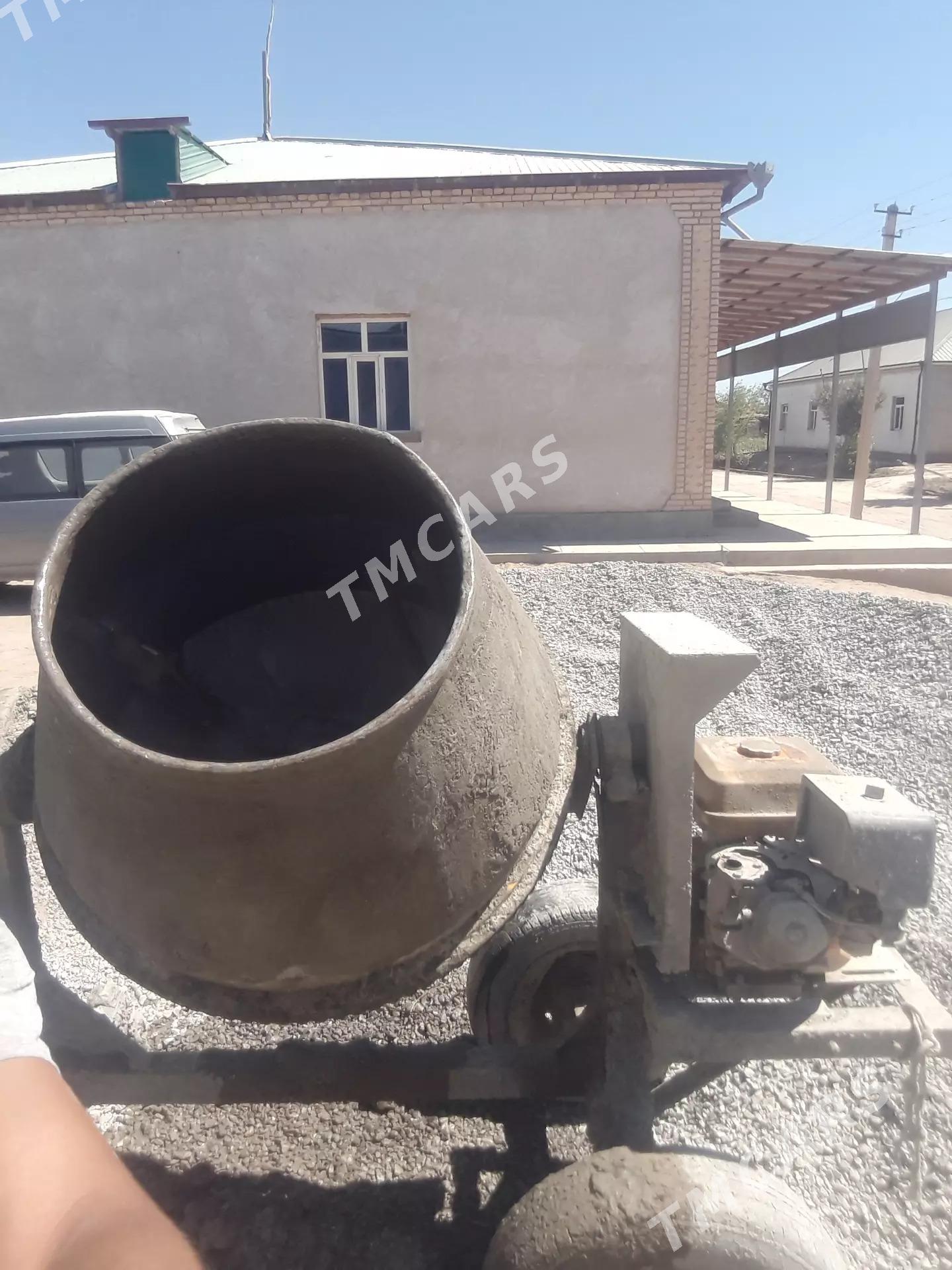 mişalka beton garmak üçin - Gurbansoltan Eje - img 4