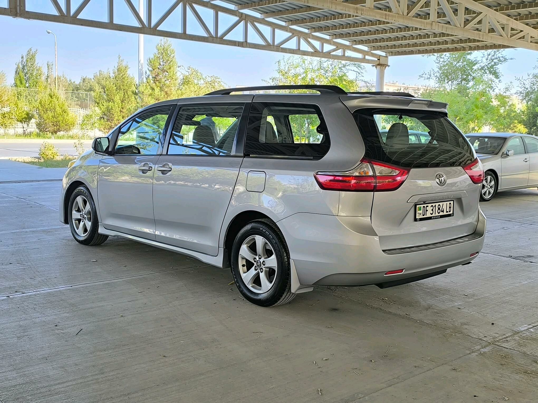 Toyota Sienna 2018 - 365 000 TMT - Türkmenabat - img 6