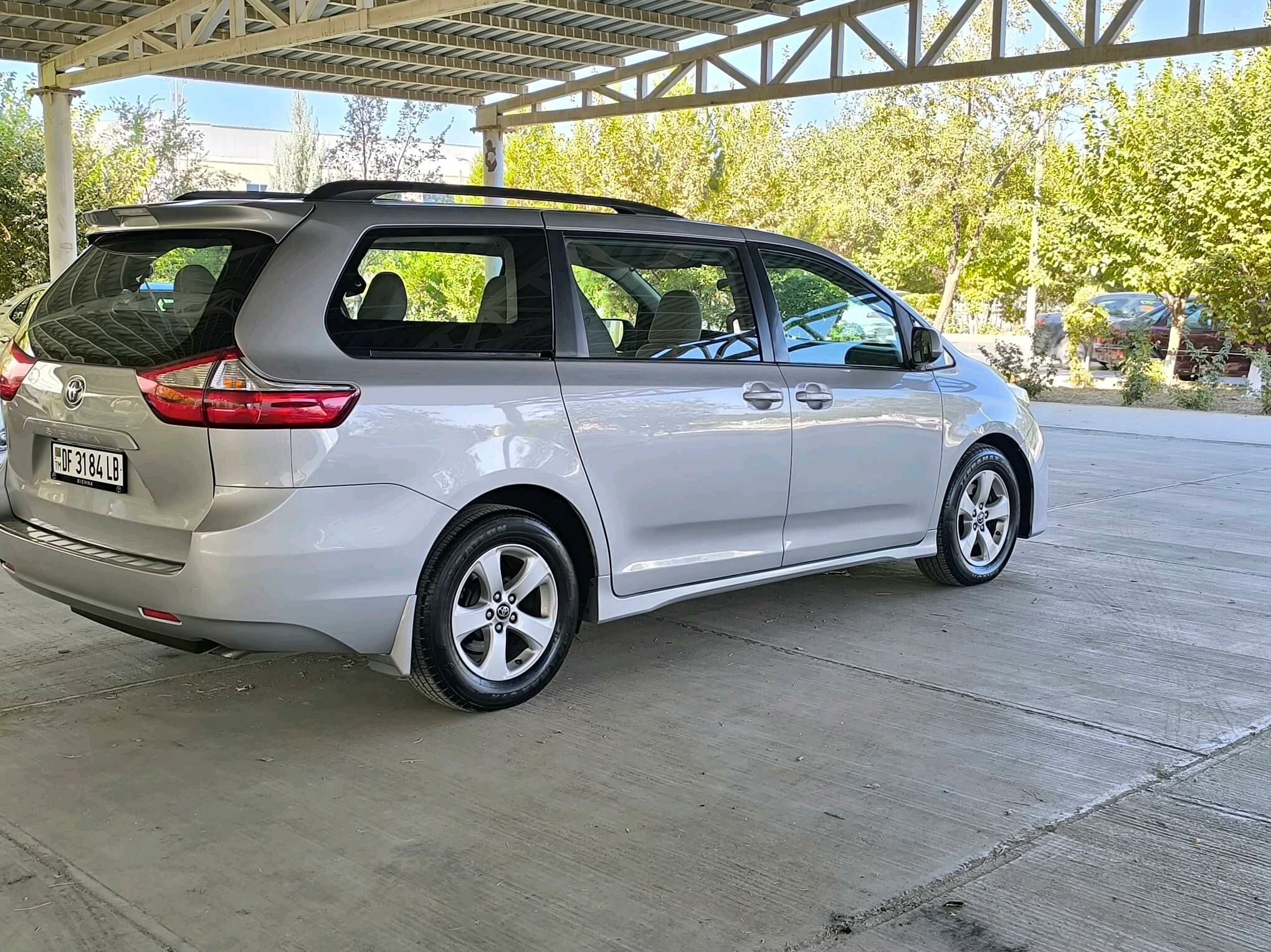 Toyota Sienna 2018 - 365 000 TMT - Türkmenabat - img 5