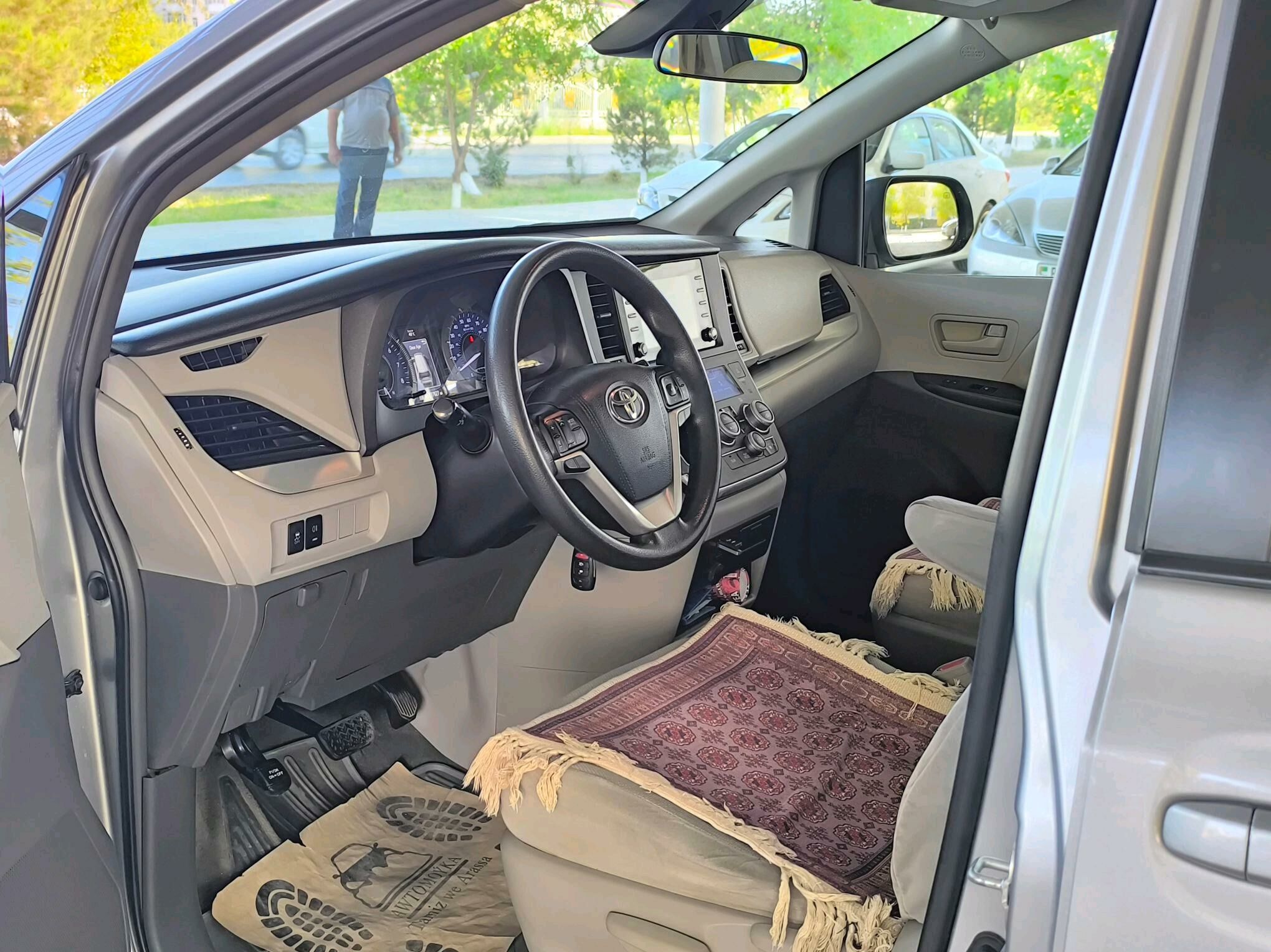 Toyota Sienna 2018 - 365 000 TMT - Türkmenabat - img 7