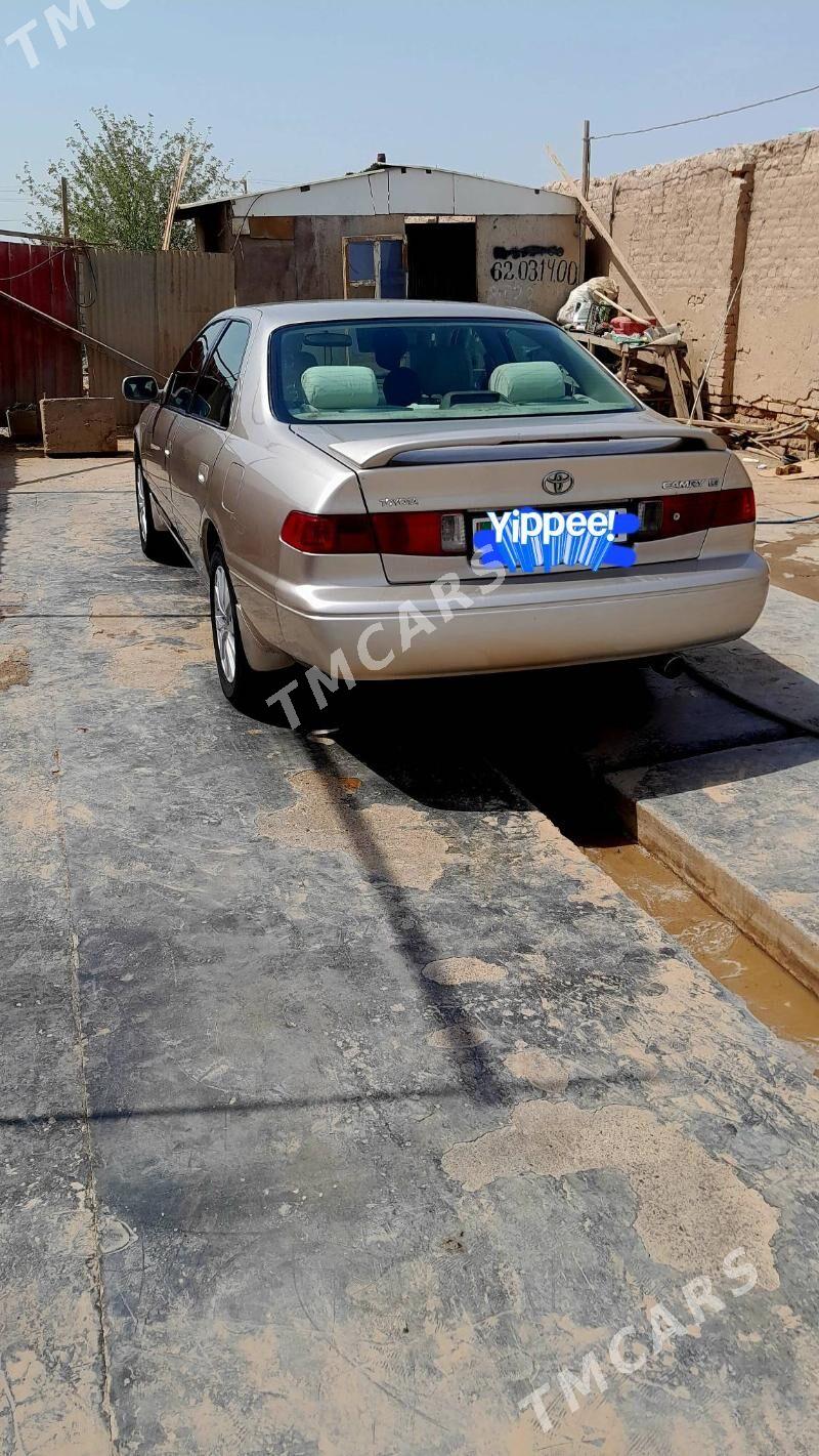 Toyota Camry 2001 - 150 000 TMT - Теджен - img 2