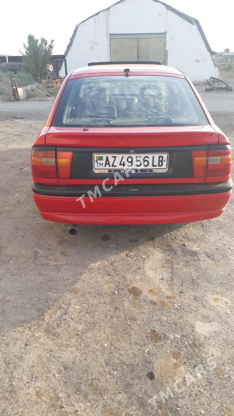 Opel Vectra 1993 - 18 000 TMT - Çärjew - img 3