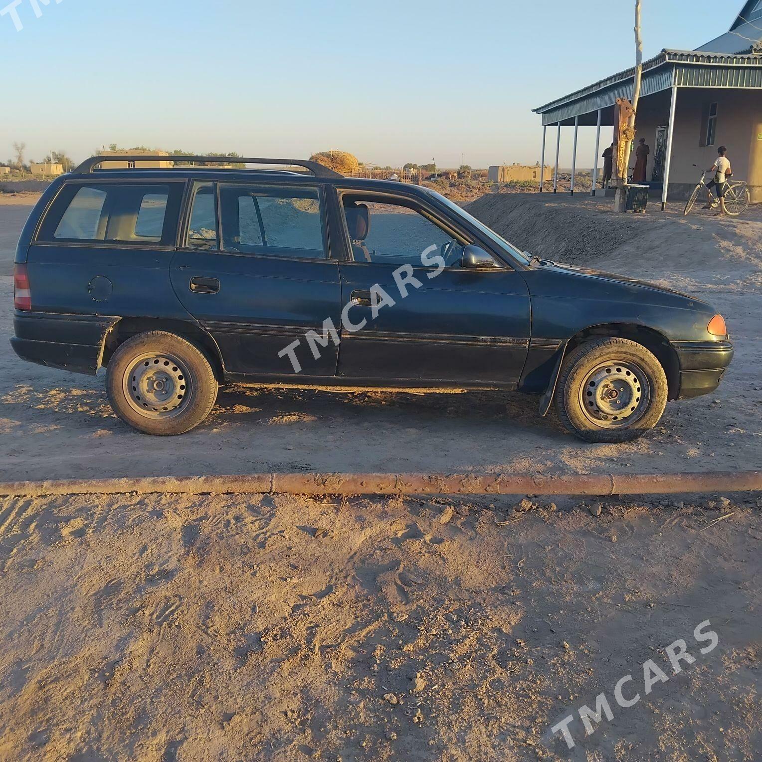 Opel Astra 1992 - 25 000 TMT - Рухубелентский этрап - img 5