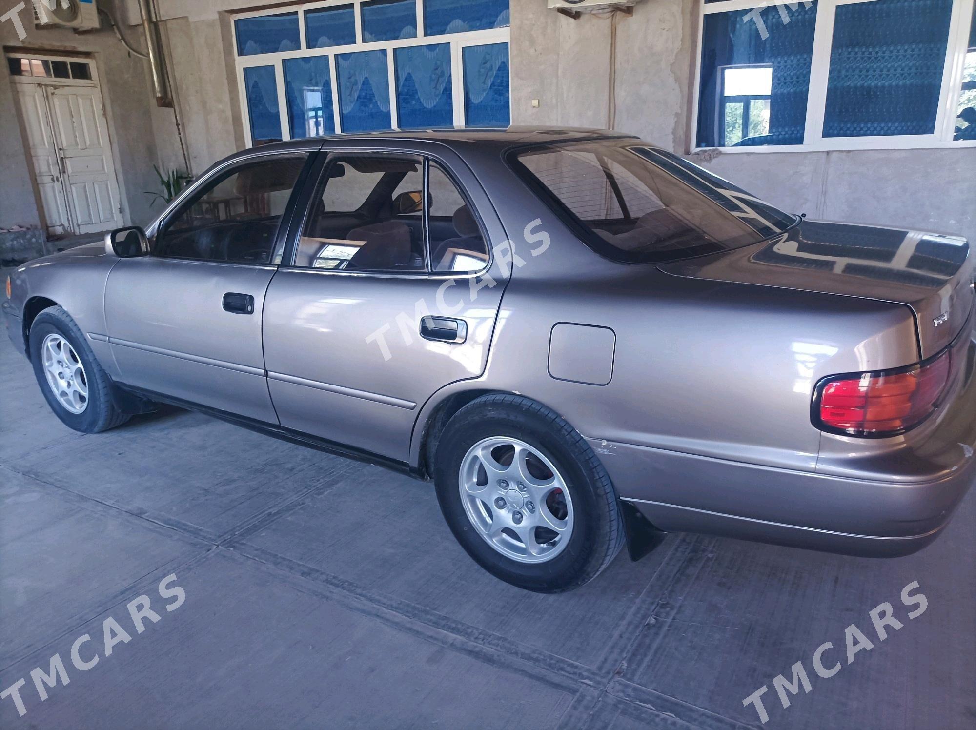 Toyota Camry 1992 - 90 000 TMT - Saýat - img 4