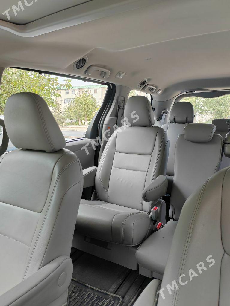 Toyota Sienna 2019 - 450 000 TMT - 4 мкр - img 3