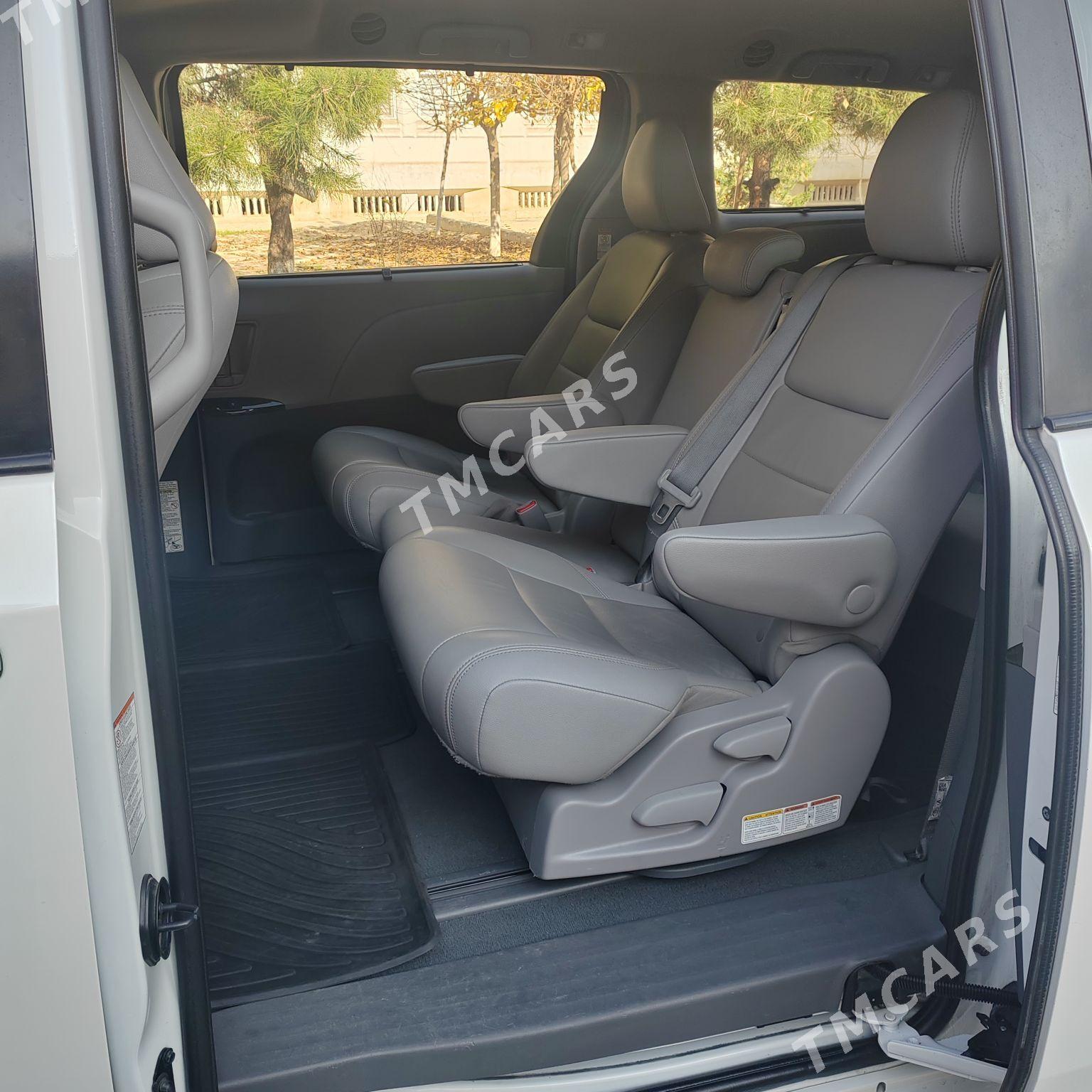 Toyota Sienna 2019 - 450 000 TMT - 4 мкр - img 5