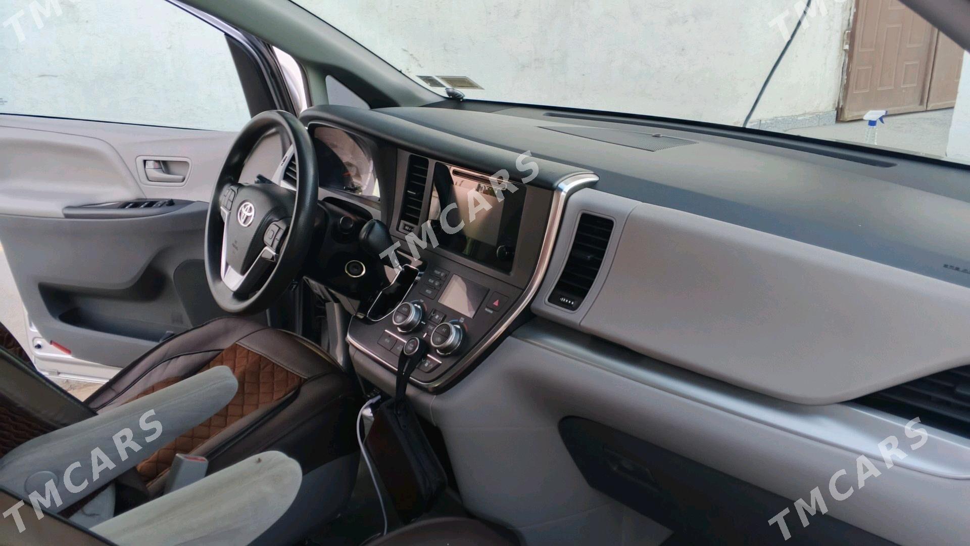 Toyota Sienna 2017 - 360 000 TMT - Garabekewül - img 3
