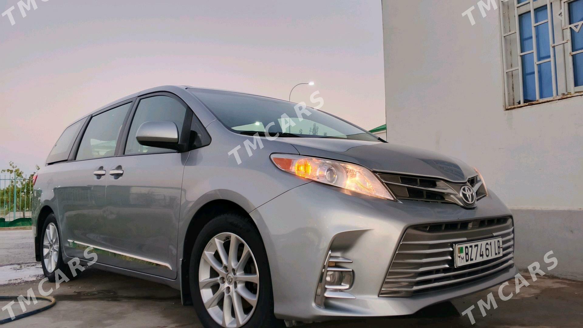 Toyota Sienna 2017 - 360 000 TMT - Garabekewül - img 4