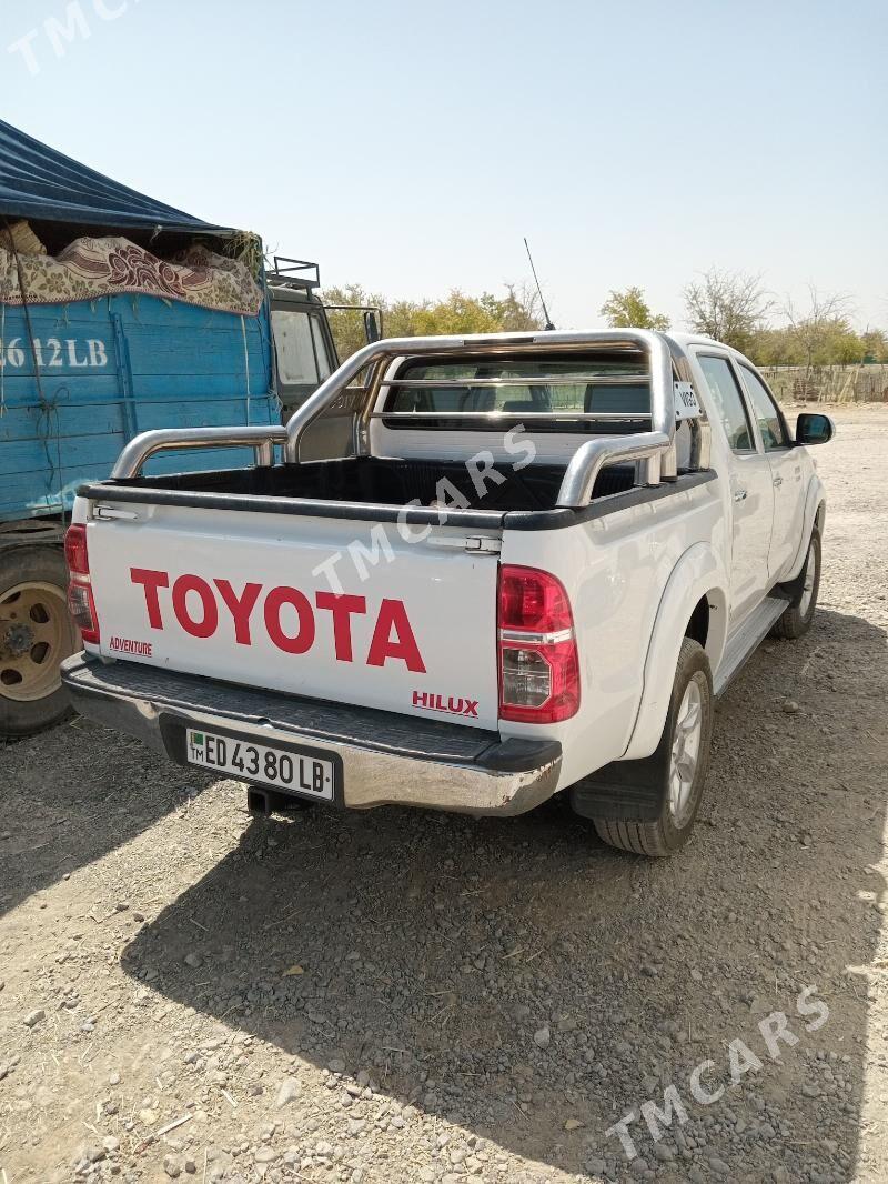Toyota Hilux 2011 - 290 000 TMT - Койтендаг - img 3