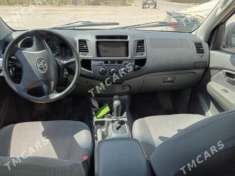 Toyota Hilux 2011 - 290 000 TMT - Койтендаг - img 4