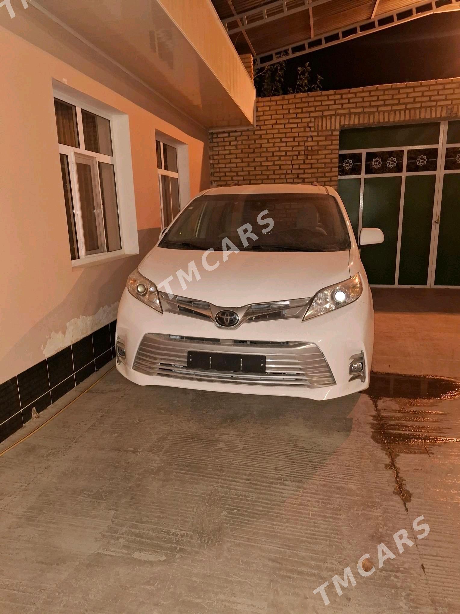 Toyota Sienna 2020 - 420 000 TMT - Кака - img 8