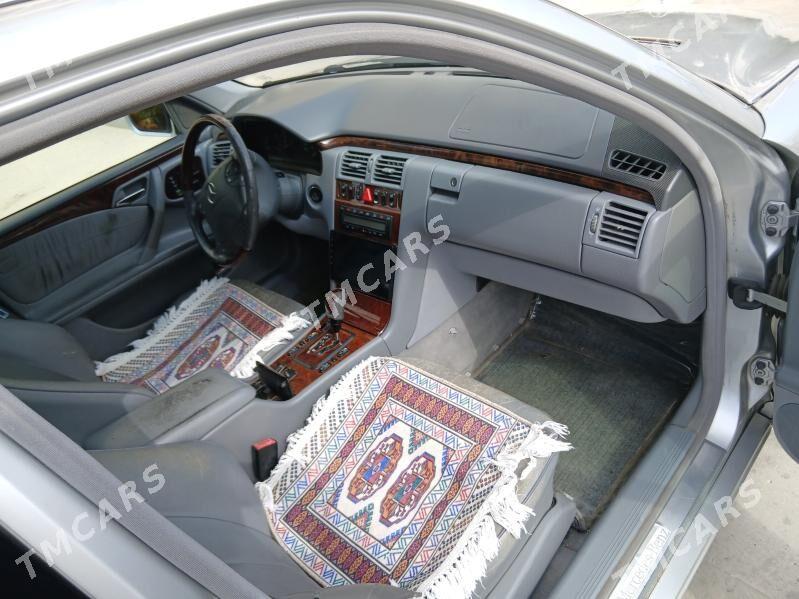 Mercedes-Benz E320 2001 - 120 000 TMT - Туркменбаши - img 5
