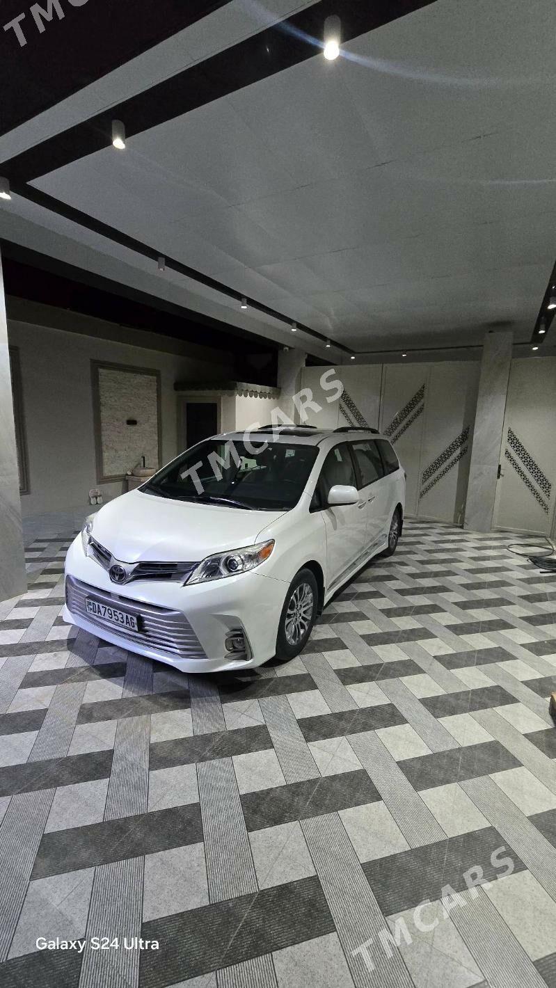 Toyota Sienna 2018 - 495 000 TMT - Garadamak - img 3