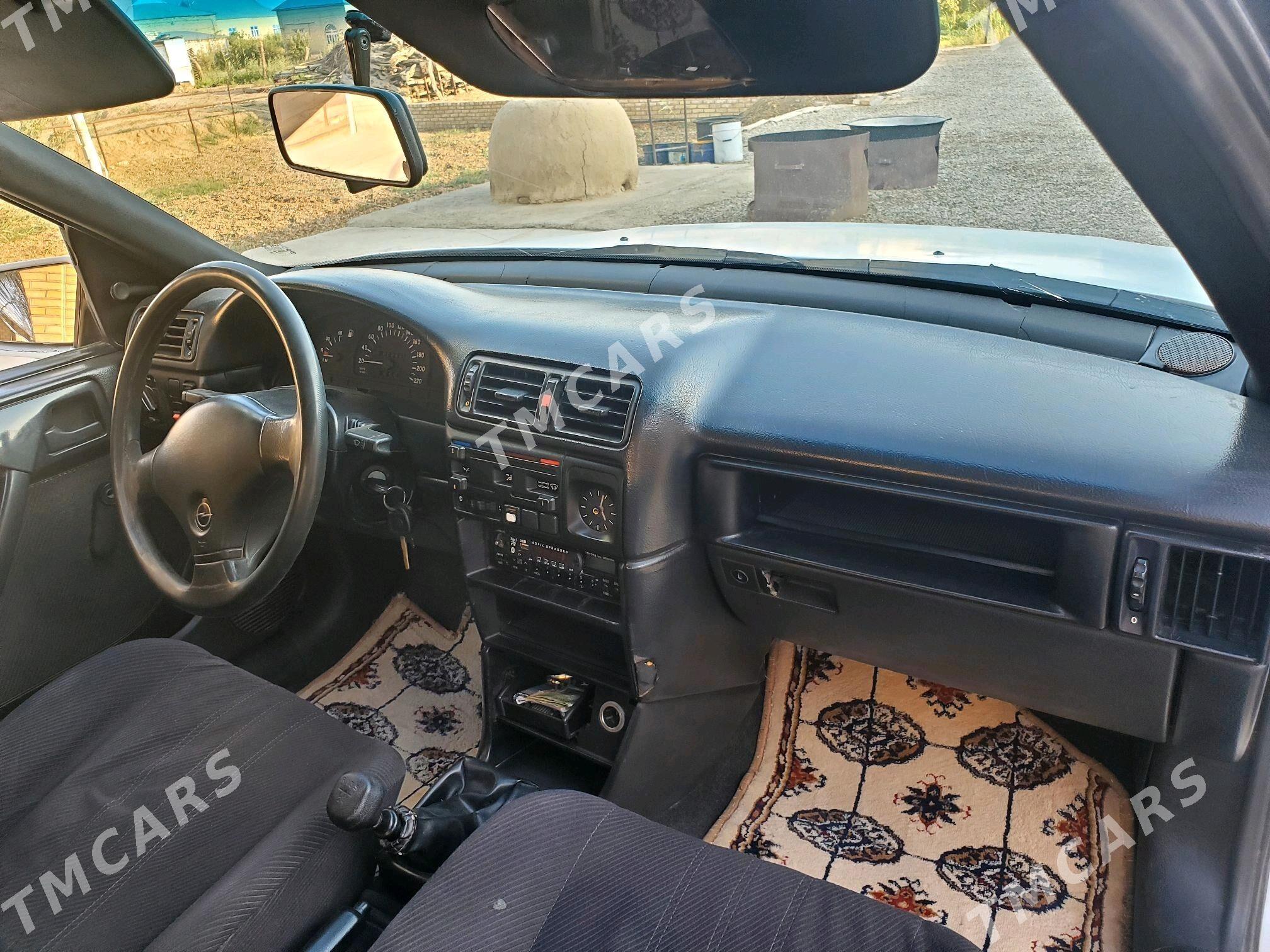 Opel Vectra 1990 - 31 000 TMT - Mary - img 5