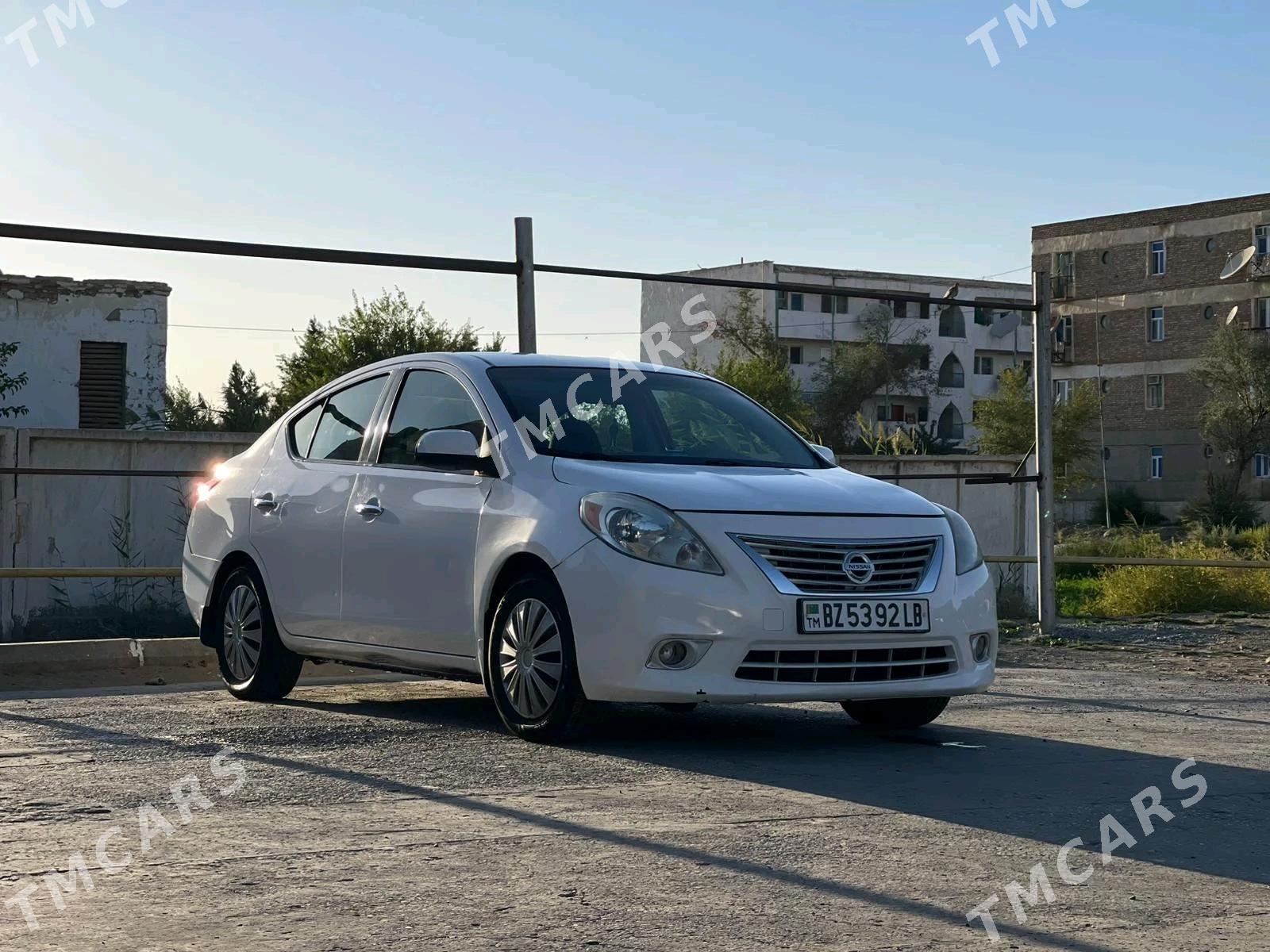 Nissan Versa 2011 - 110 000 TMT - Дянев - img 2